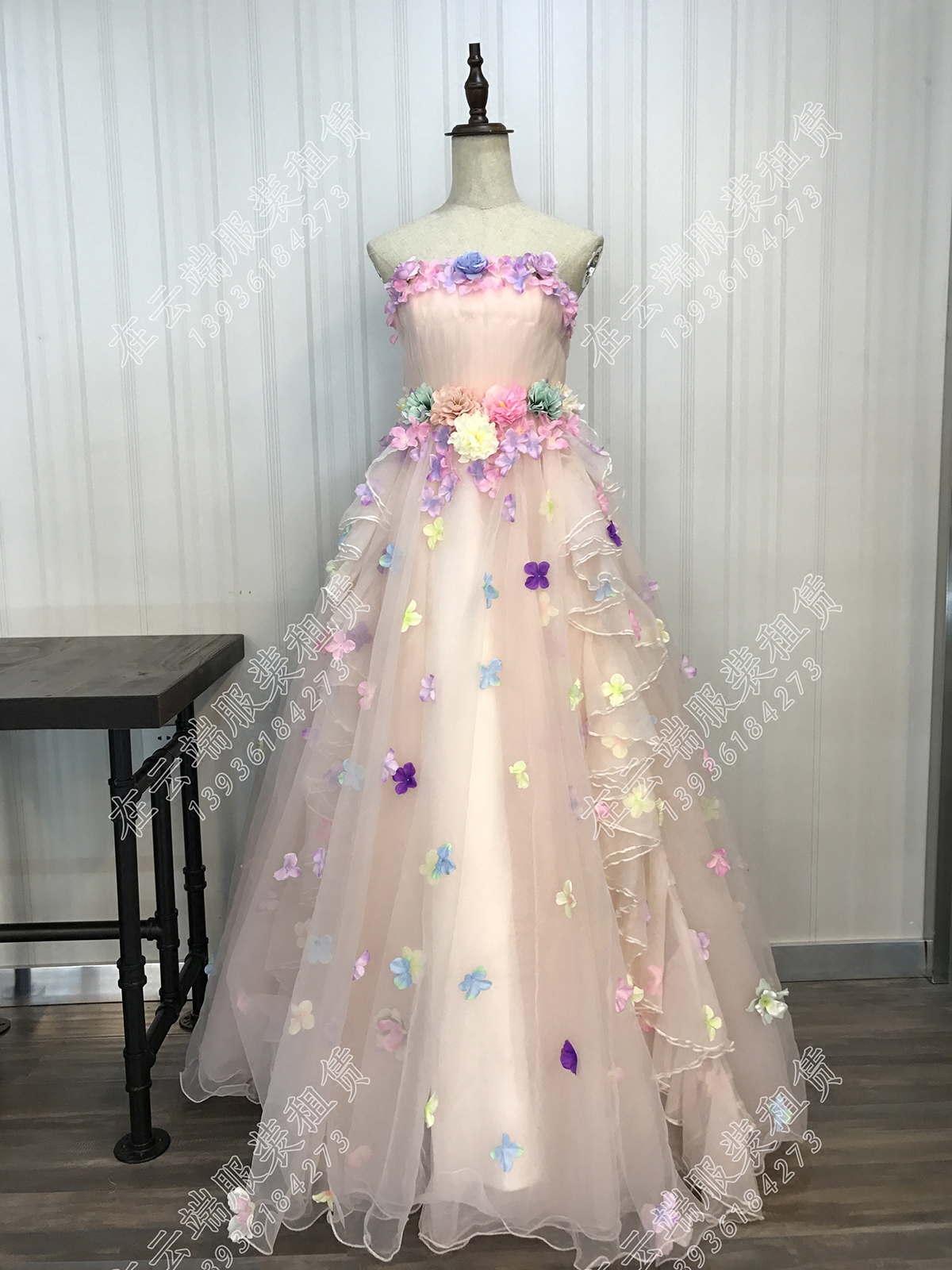【出租】【出售】抹胸花瓣蓬蓬裙主持人晚礼年会长礼服婚纱照礼服