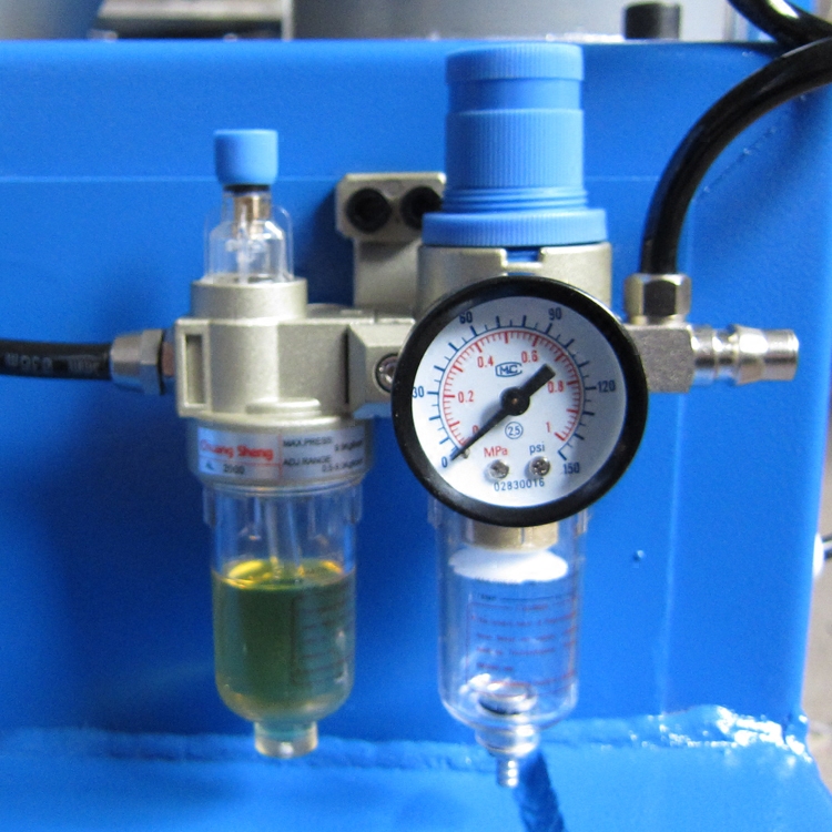 轮胎拆装机扒胎机油水白色