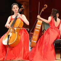 Ouyang Nana với cô gái trẻ cello chơi piano trình diễn trang phục dạ hội trẻ em váy đỏ công chúa dài - Váy trẻ em bộ đồ bé trai cao cấp