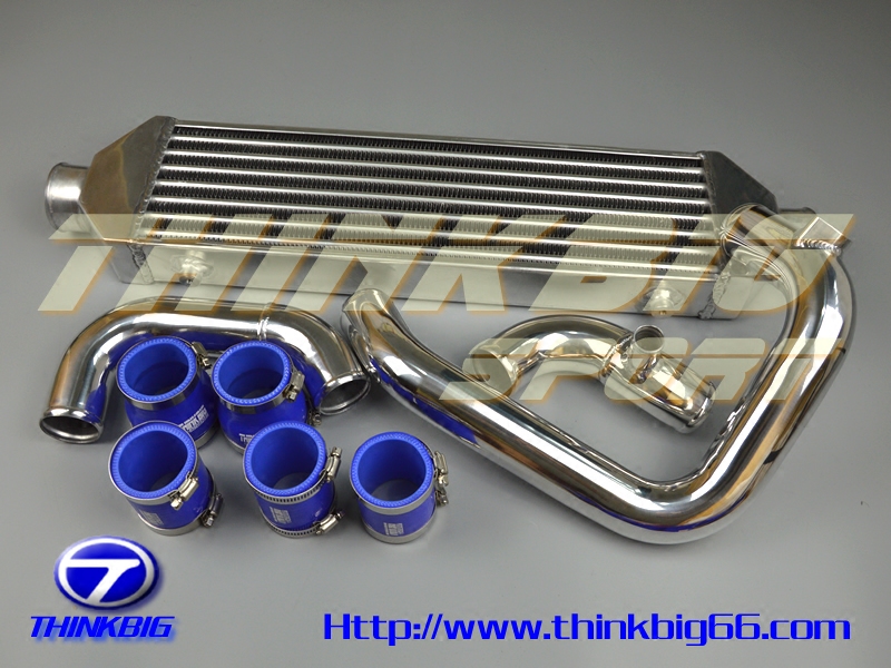 中冷器为前置安装，替换原车藏在侧边的小中冷，在可安装范围内适当加大加厚，全铝合金优质材料制作，比原厂中冷增加更多的内流面积，前置撞风无遮挡，带来更好的冷却效果。可承受最大马力范围高达250-300HP。