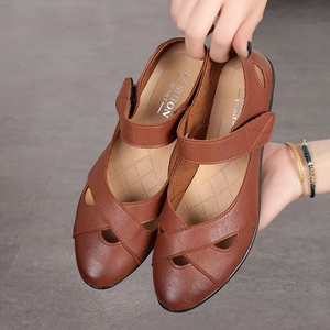 2021夏新款妈妈鞋凉鞋平底舒适防滑软底妈妈款中老年凉鞋女洞洞鞋