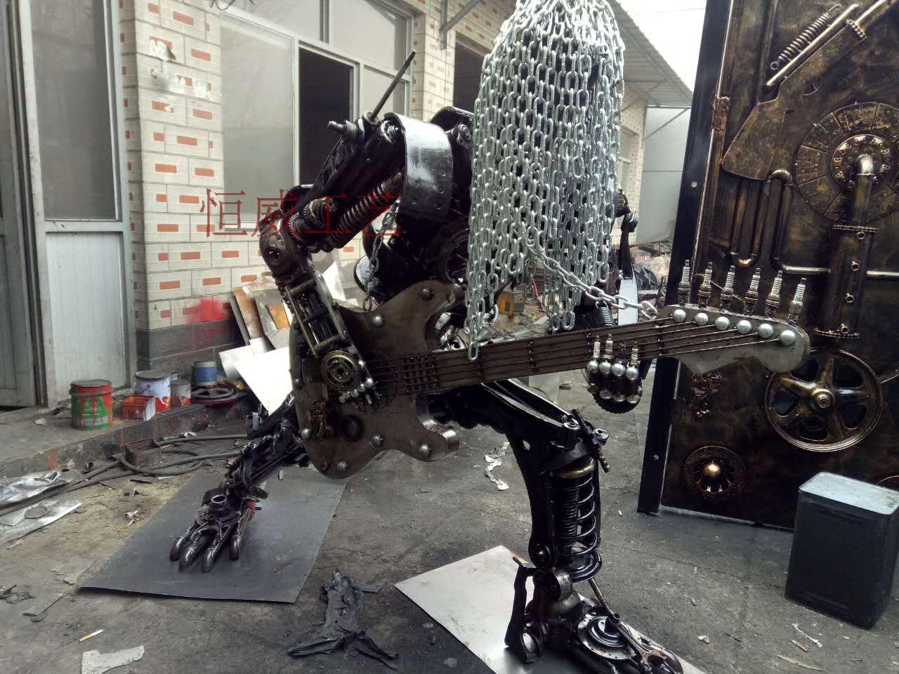 酒吧金属模块软装定制复古铁艺音乐人机器人落地机械怀旧摆件餐厅