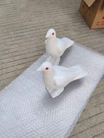 天然汉白玉雕刻鸽子桌面中式寓意守护和平鸽白鸽，风水原石动物一对
