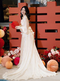 新中式晨袍女新娘敬酒服订婚礼服高端轻奢小众白色仙气收腰连衣裙