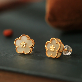 和田玉纯银梅花耳钉，女小众设计感高级感花朵，玉石金色轻奢耳饰耳环