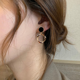 韩国圆圈耳环女气质高级感纯银，防过敏黑色耳钉女2023年设计感