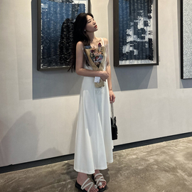 achu纯白色无袖吊带裙，中长款收腰显瘦a版连衣裙2023