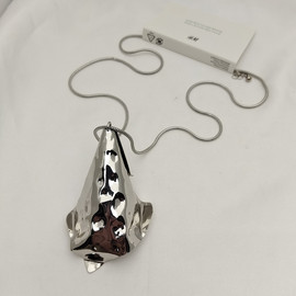 青岛饰品欧美小众设计hm极简风高级感铜链条个性喇叭吊坠百搭项链