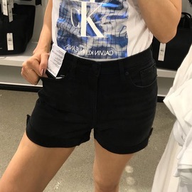 calvinkleinck女生夏季休闲舒适百搭高腰显瘦牛仔裤短裤卷边款