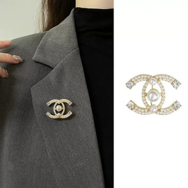 2023珍珠锆石质感胸针小众设计西装别针外套，防走光扣时尚个性胸花
