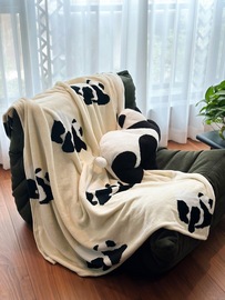 家居熊猫嘭嘭抱枕毯子二合一法兰绒暖香毯子车载沙发午睡盖毯靠枕