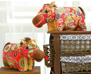 新款2023gododo马被抱枕靠垫毛绒布艺玩具公仔娃娃结婚压床新年圣