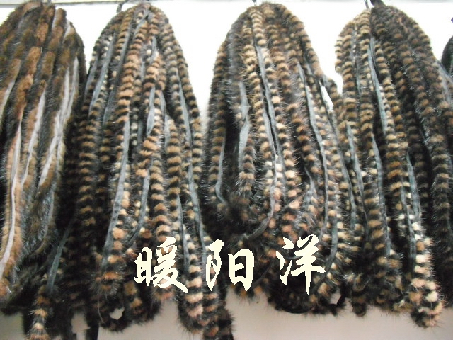 纯进口芬兰水貂尾为原料、绒足针密、触感良好、其外观光泽瑞丽舒适、触感饱满
