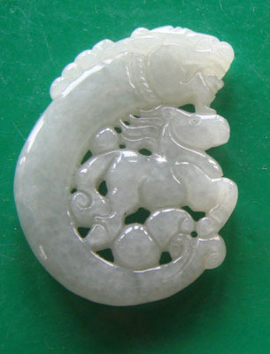 腾冲天然翡翠A货羊脂质双面雕件乾龙马腾飞生肖马挂件57