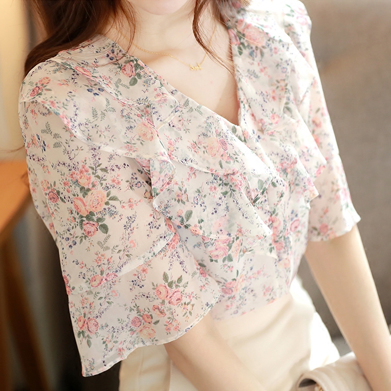 夏季新款韩版宽松印花雪纺衫女短袖喇叭袖小碎花衬衫荷叶边上衣潮在类目 女装/女士精品, 蕾丝衫/雪纺衫中 - 来自Buy2taobao.com提供专业的淘宝代购服务