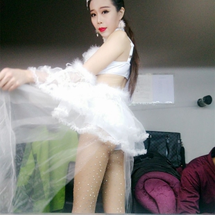 新夜店酒吧ds女歌手dj嘉宾大气白色羽毛网纱拖尾演出服gogo舞台装