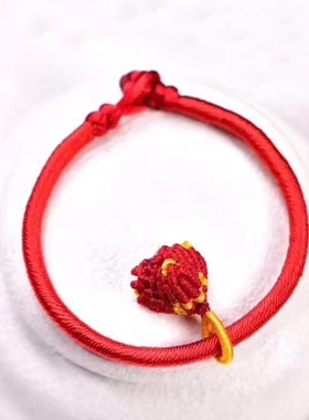 编织本命年红手绳