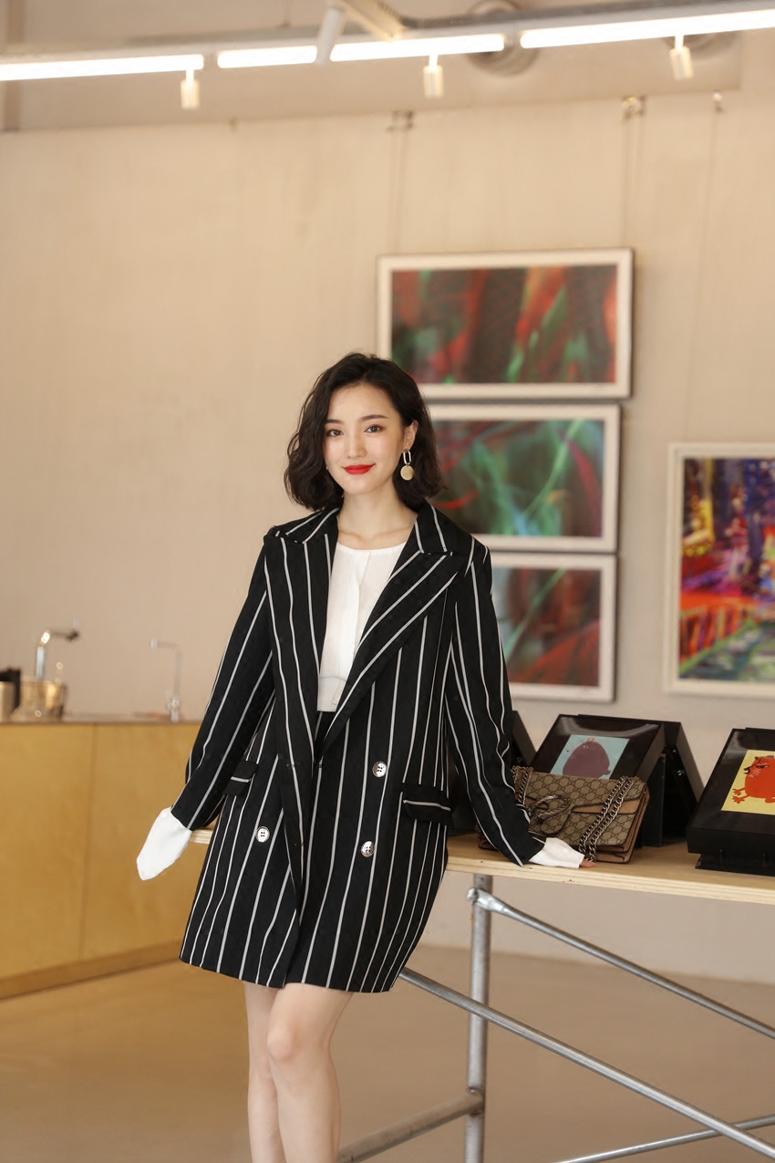 时尚新款条纹外套女 时尚不规则半裙 韩版西装套装