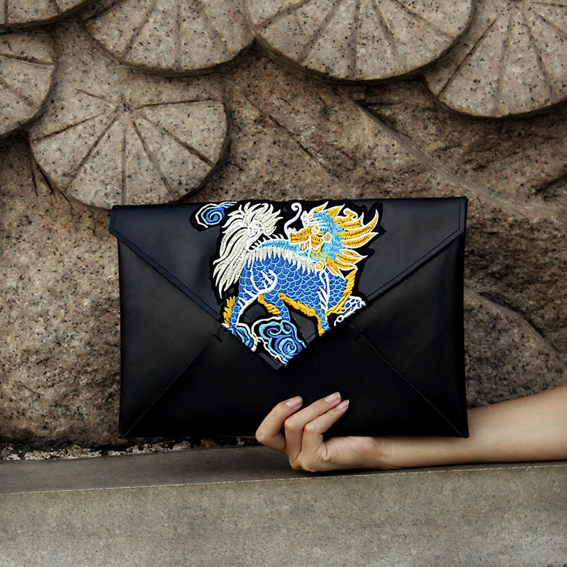 kk9_原创设计麒麟刺绣手拿包皮革信封包休闲宴会包手抓包女男包邮