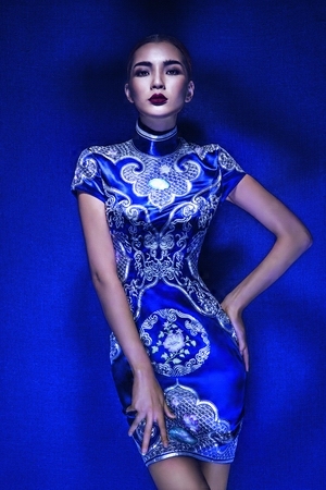 重工打造福圆团宝蓝重磅真丝纯手工盘金古艺旗袍定做 前后身绣花