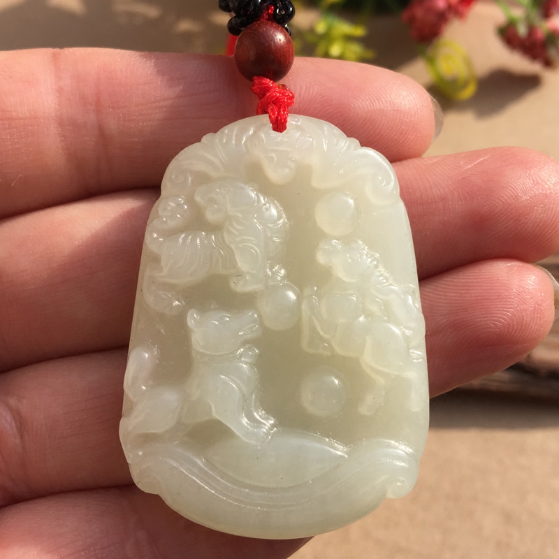 虎马狗新疆三合贵人吊坠送证书