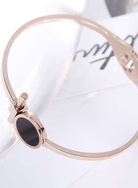 欧美风圆牌镀18k玫瑰金钛钢手环