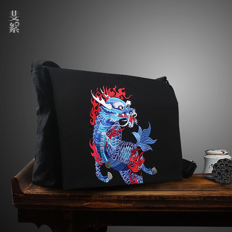 斐絮原创中国风刺绣麒麟细纹帆布斜跨单肩包男女同款布包