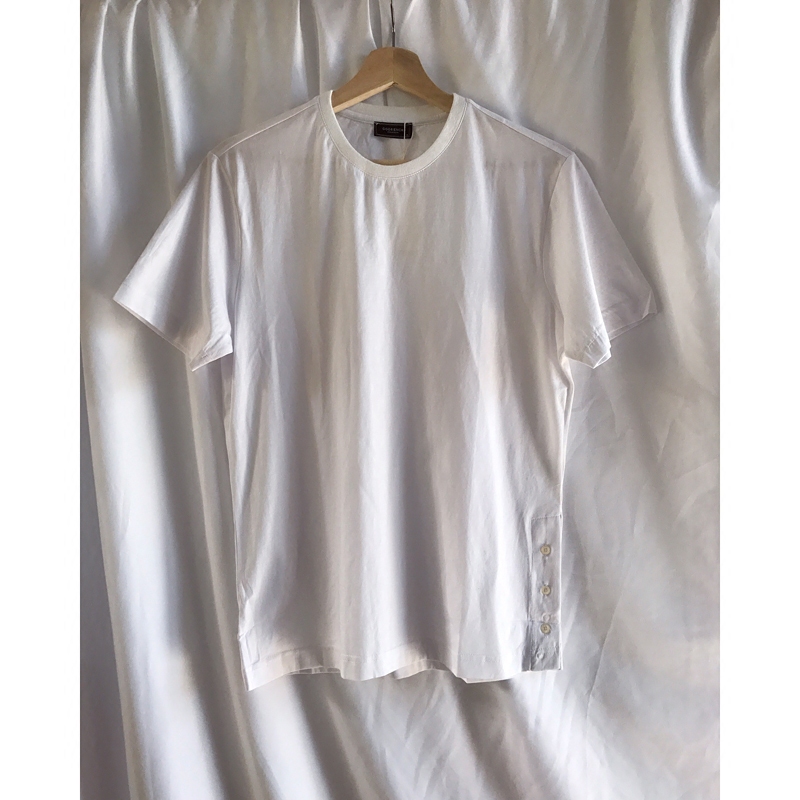 古伦仕GOORENCH时尚休闲英伦纯色白色丝光棉圆领系扣短袖型男T恤