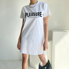 夏季白色短袖t恤裙女中长款遮屁股，圆领纯棉字母，宽松显瘦连衣裙子