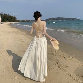 白色三亚海边度假沙滩裙性感露背氛围，感礼服吊带连衣裙女夏季长裙