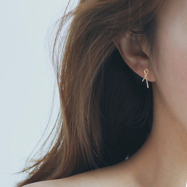 925纯银镀玫瑰，金孔孝真同款打结不对称耳钉韩国耳环饰品