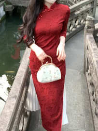 她来了复古馆暗花纹酒红色年会结婚过年旗袍中国风气质修身连衣裙