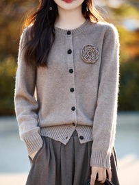 高级感毛衣女款2024冬季圆领，羊毛开衫上衣羊绒针织衫外套