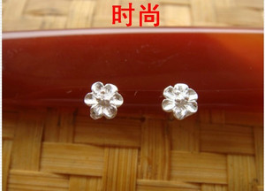 999纯银弯钩耳钉不过敏  99足银小梅花耳钉