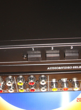 仝丽VSW41音视频4进1出AV切换器分支分配器影音配件机顶盒拍档