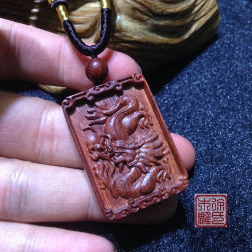 印度小叶紫檀吊坠 紫檀龙牌 红木龙牌子 生肖项链挂件 木龙