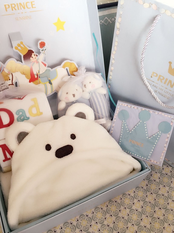 Coffret cadeau pour bébé - Vêtements + Fournitures - Ref 1954260 Image 5