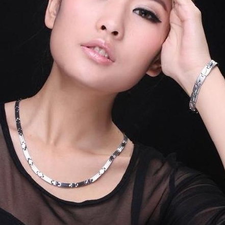 JAPAN GENUINE MOMO MEN AND WOMEN MODELS TITANIUM CHAIN TITANIUM NECKLACE HEALTH NECKLACE MAGNETIC THERAPY TITANIUM COLLAR NECK RING SPORTS ENERGY CIRCLE