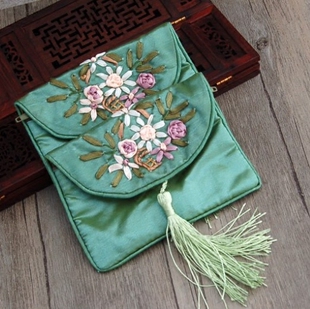 丝绸首饰袋 民族风手工绣花拉链流苏高档锦囊小布袋浅绿色