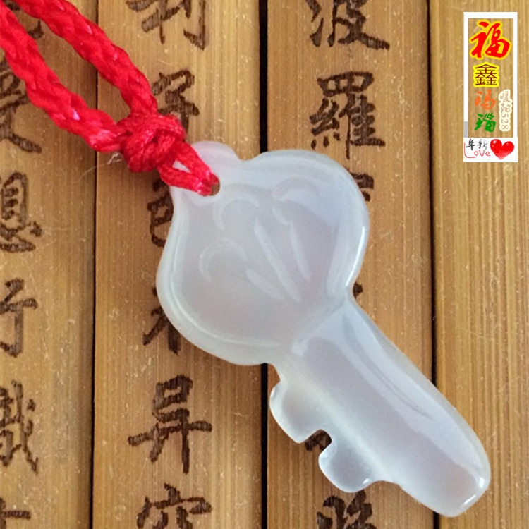 天然手工雕刻玛瑙细腻钥匙吊坠