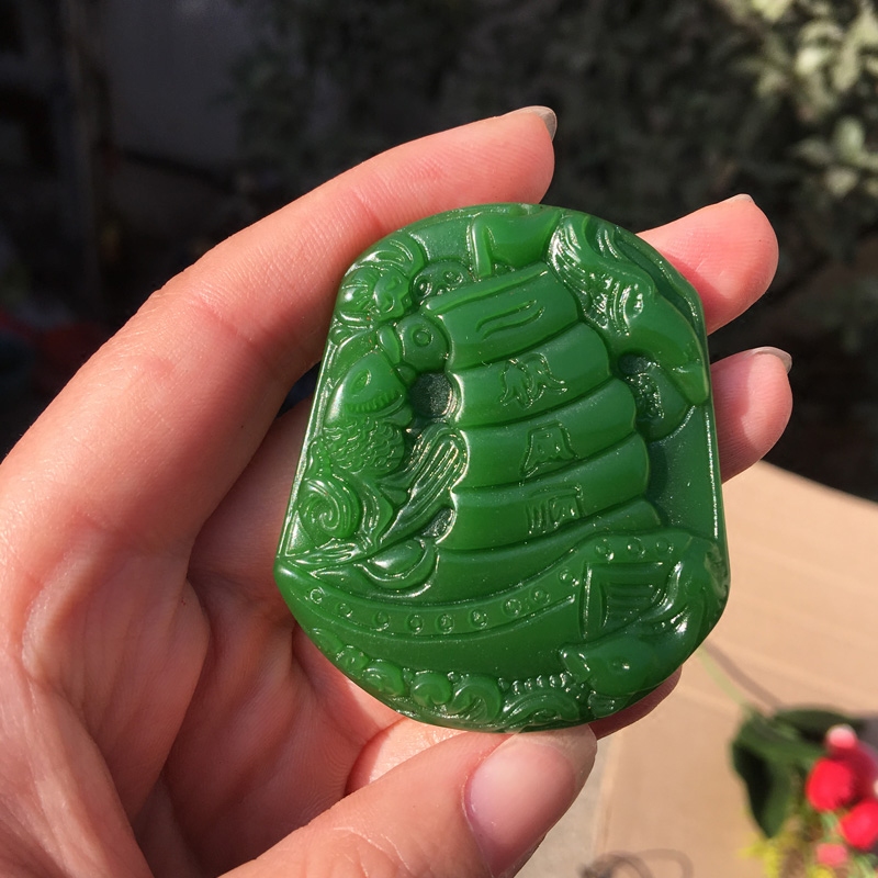 一帆风顺菠菜绿项链玉佩送证书