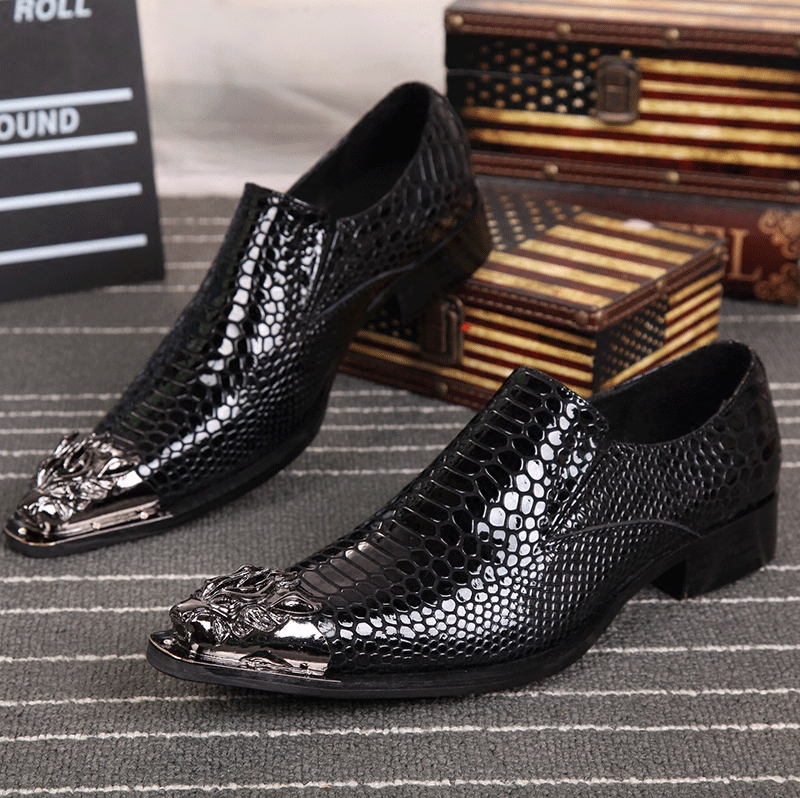2025潮流新款休闲商务男皮鞋尖头蛇纹真皮发型师铁头男一脚蹬鞋子