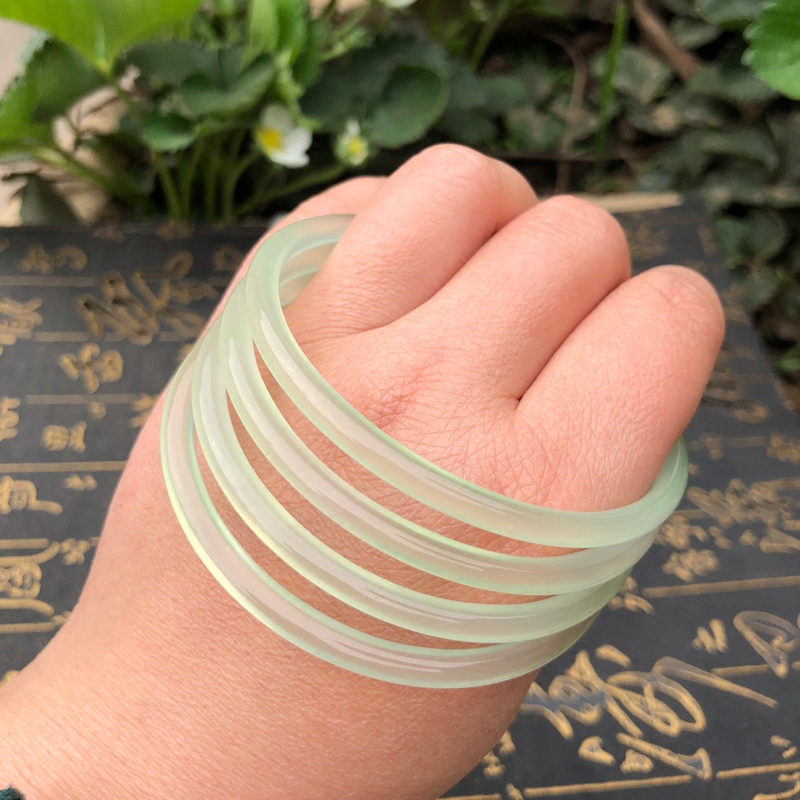 天然正品细款玛瑙玉髓玉手镯女款冰糯种玉镯子苹果绿细条闺蜜镯子