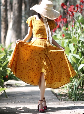 法式复古方领碎花开叉中长裙 收腰大摆雪纺姜黄色短袖连衣裙女夏