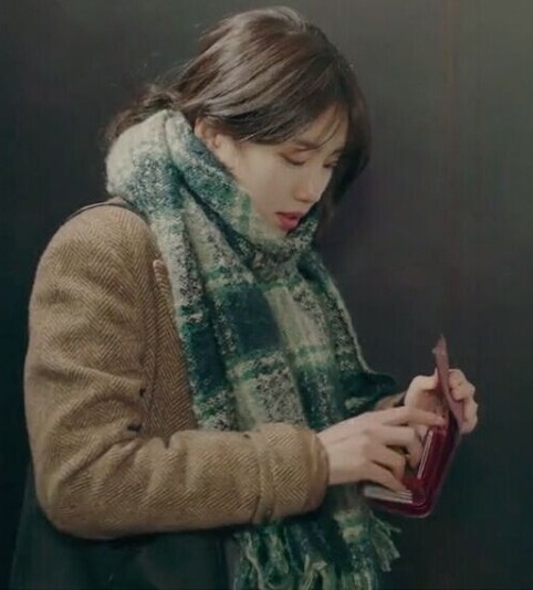 秀智鲁乙任意依恋裴秀智韩剧明星同款绿色格子围巾女冬季韩版秋冬