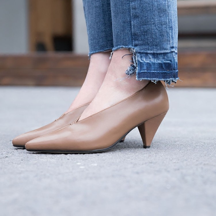 尖頭V口奶奶鞋女真皮粗跟高跟鞋女巫優雅複古ol工作單鞋2018新款在類目 女鞋, 低幫鞋中 - 來自Buy2taobao.com提供專業的淘寶代購服務