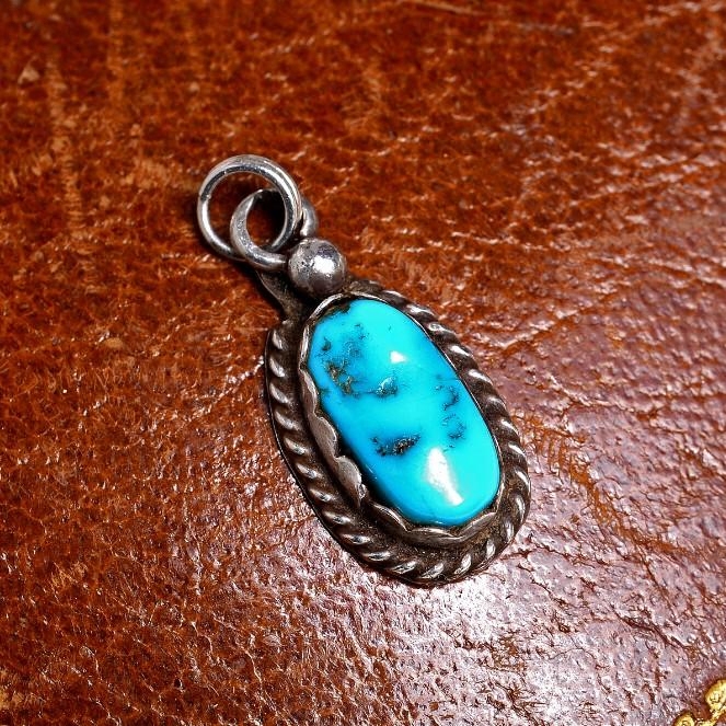 sold 庭院西洋古董首饰 纳瓦霍老件&睡美人原矿纯手工银锁骨吊坠