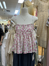韩版夏季十三行森系田园，风潮流设计感碎花吊带，减龄淑女上衣潮