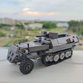 sdkfz251半履带式装甲输送车德国越野大卡车moc积木，玩具摆件模型