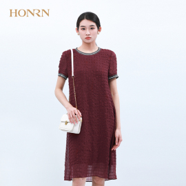 HONRN/红人酒红色宽松显瘦裙子短袖圆领套头直筒中长连衣裙夏季女